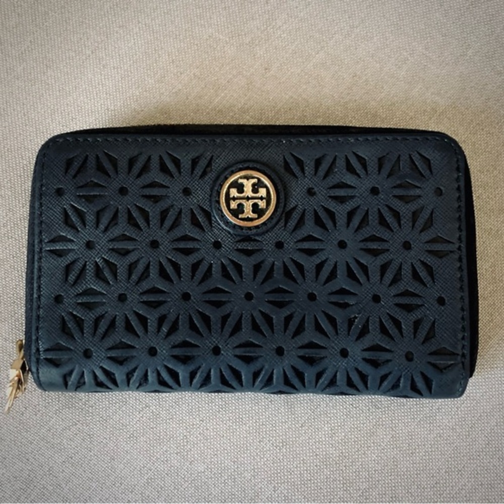 Tory Burch Perforated Logo Zip Wallet Wristlet – Black Saffiano Leather